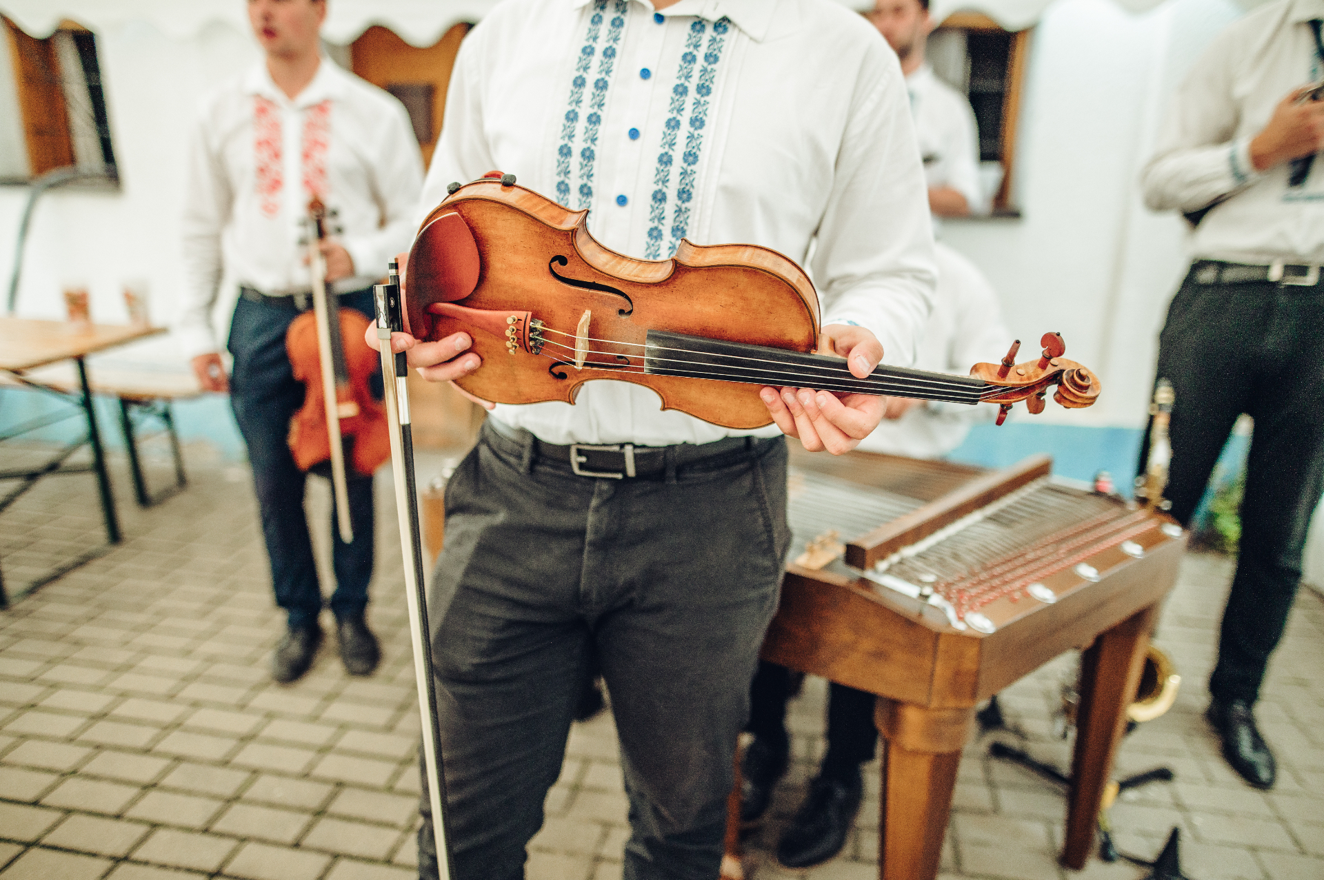 Cimbálová muzika v jihomoravském sklepě